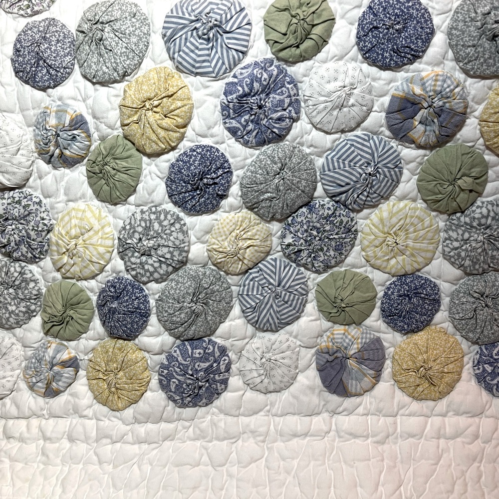 Rare!! Pottery Barn Handmade Yo-Yo Puff Quilt 90”x90” - Picture 15 of 15